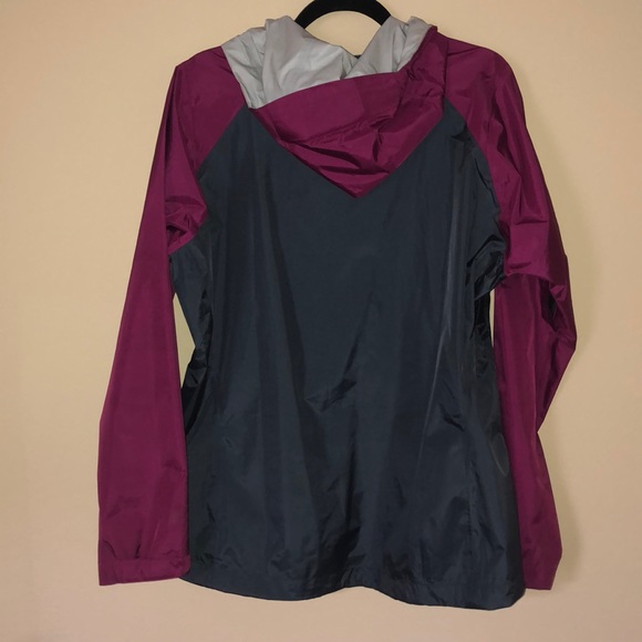 Patagonia Women's Torrentshell Jacket - worn 3x - Picture 2 of 2